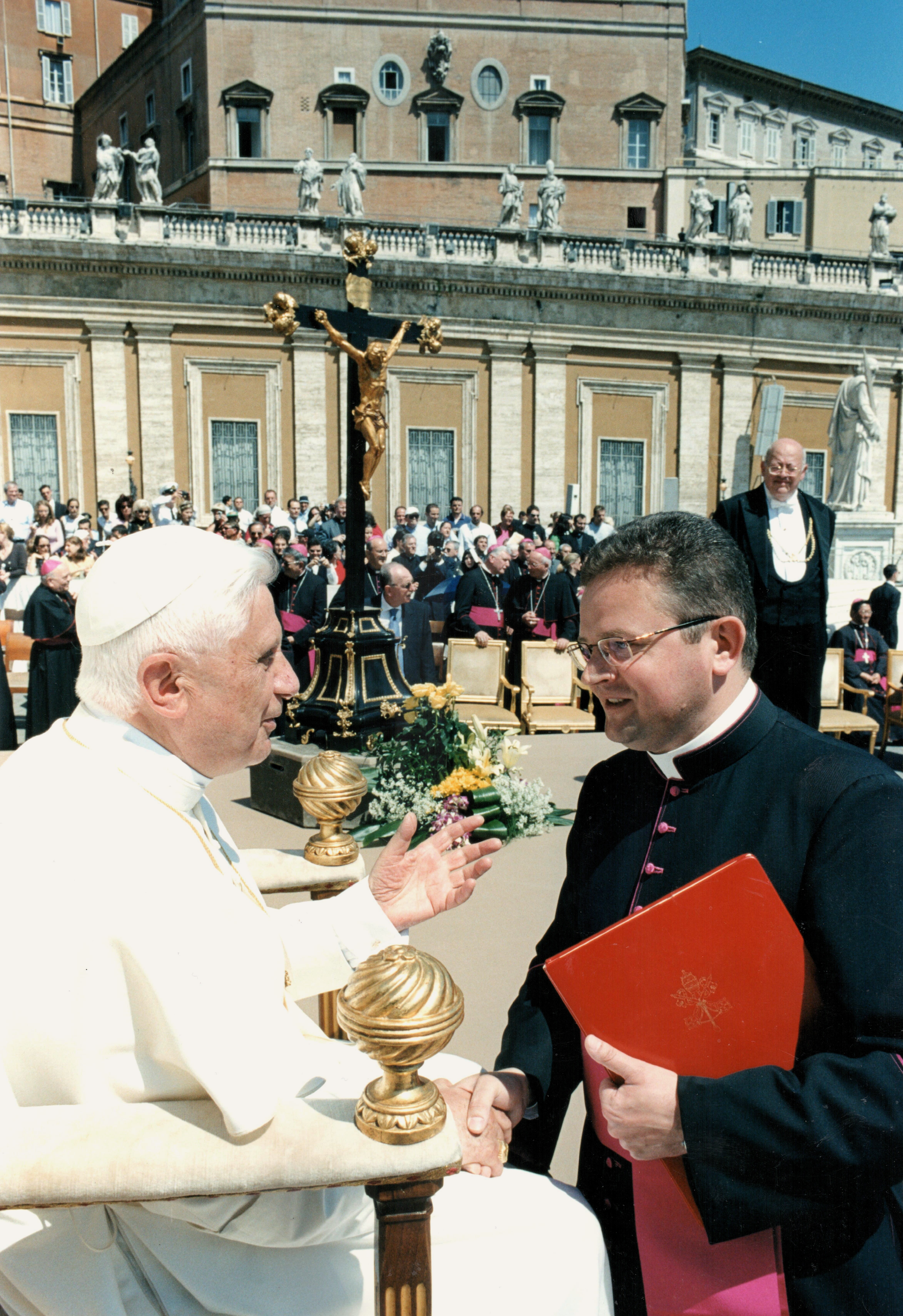 © VaticanJP2